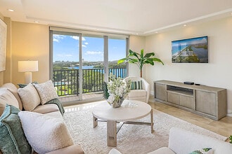 2121 N Ocean Blvd in Boca Raton, FL - Building Photo - Building Photo