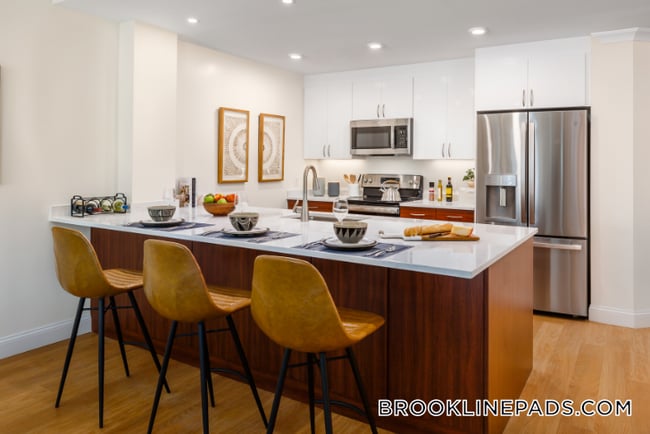 101 Asheville Rd, Unit 621 in Brookline, MA - Building Photo - Building Photo