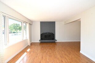 1362 Aleza Crescent in Prince George, BC - Building Photo