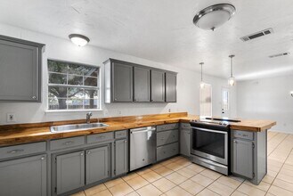 755 Hubbard Ln in Lipan, TX - Building Photo - Building Photo