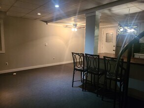 16 Queen Rd in Rocky Point, NY - Foto de edificio - Building Photo