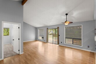 5854 Lakeview Blvd in Lake Oswego, OR - Building Photo - Building Photo
