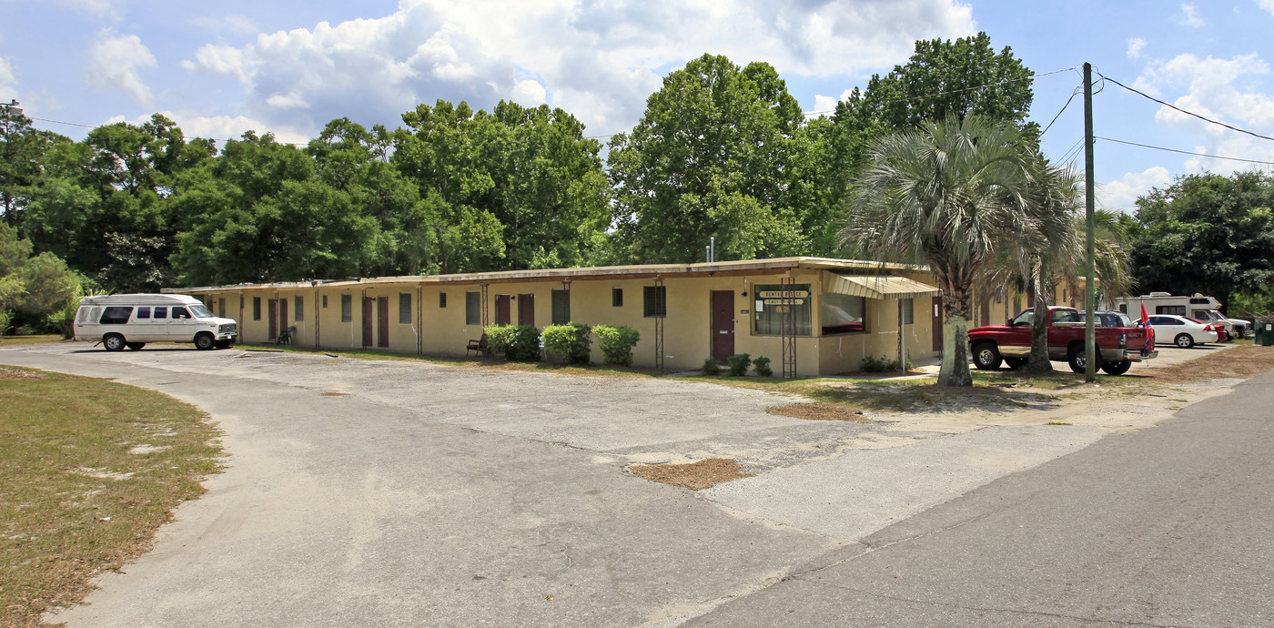 1380 E Us-90 in Lake City, FL - Building Photo