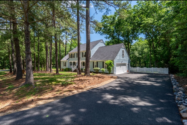 6825 Fieldwood Rd in Chester, VA - Building Photo - Building Photo