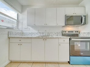 1887 NW 48th St in Miami, FL - Building Photo - Building Photo