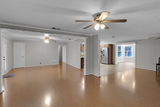 300 Wildwood St in Mary Esther, FL - Building Photo - Building Photo