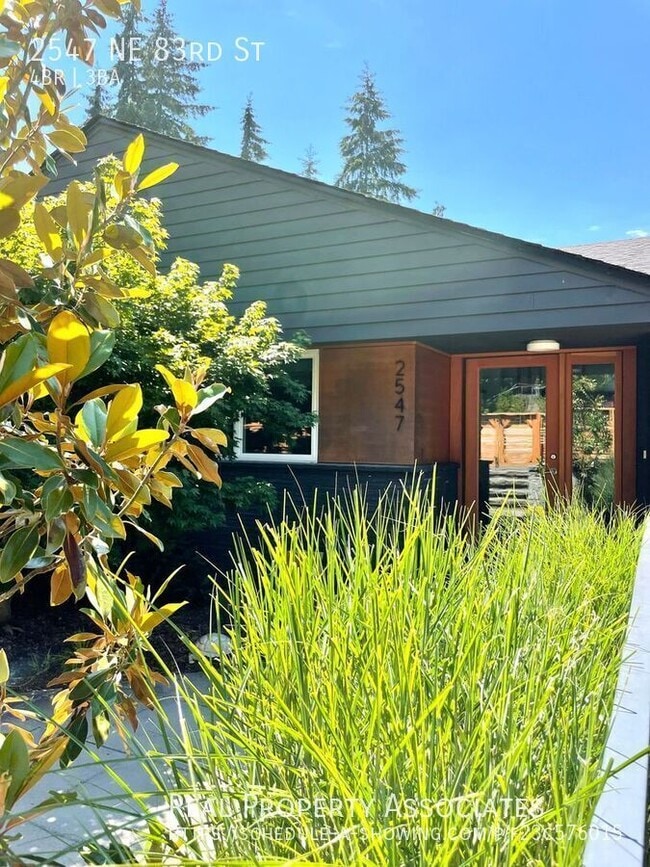 2547 NE 83rd St in Seattle, WA - Building Photo - Building Photo