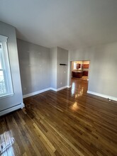 68 Flint St, Unit 1 in Somerville, MA - Foto de edificio - Building Photo