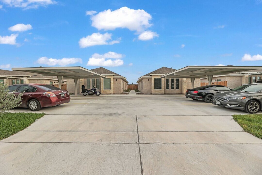 5701 Nightingale Ave in McAllen, TX - Building Photo