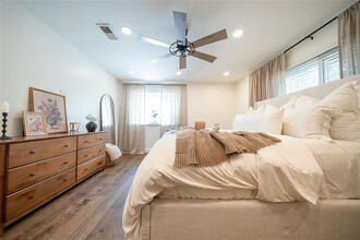 2011 Ottawa Ln in Houston, TX - Building Photo - Building Photo