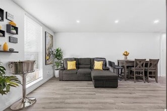 9829 Park Ln Ct in Dallas, TX - Building Photo - Building Photo