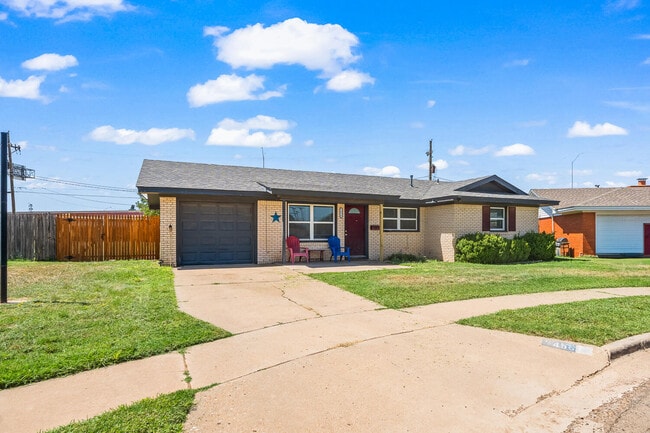 5456 6th Pl in Lubbock, TX - Foto de edificio - Building Photo