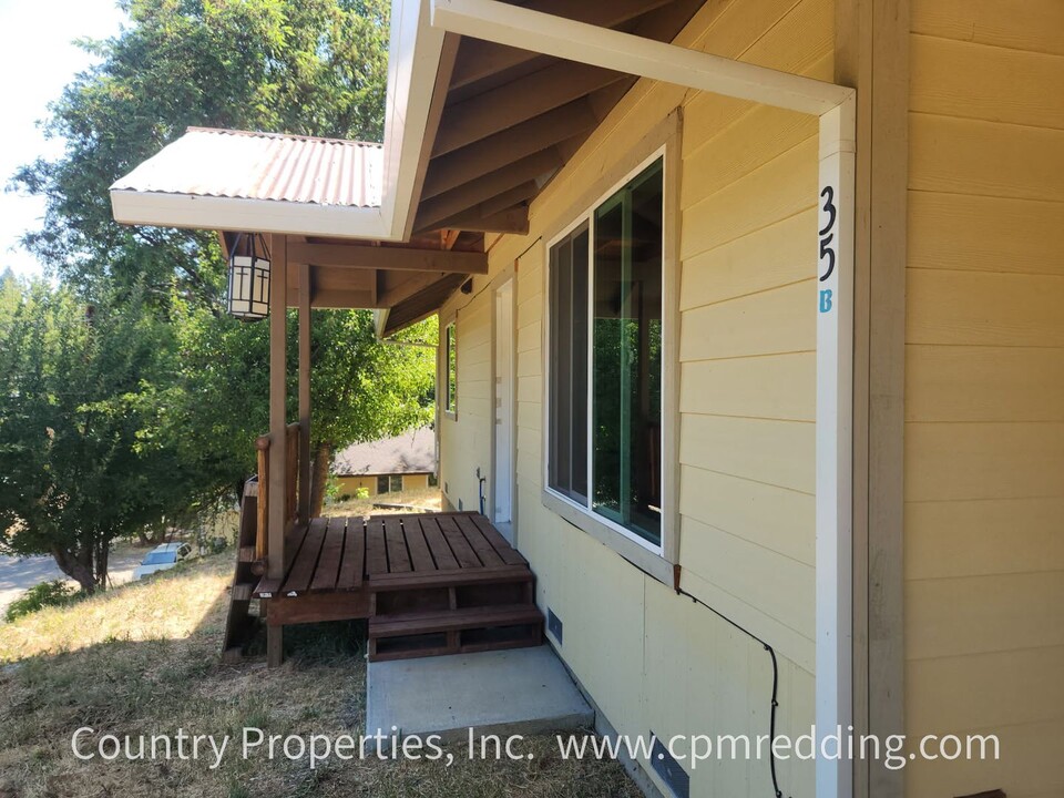 35 Hanover St in Weaverville, CA - Building Photo