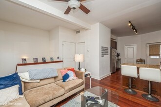 807 W Lill Ave in Chicago, IL - Building Photo - Building Photo