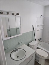 292 Kennedy St, Unit 2 in Louisville, OH - Building Photo - Building Photo