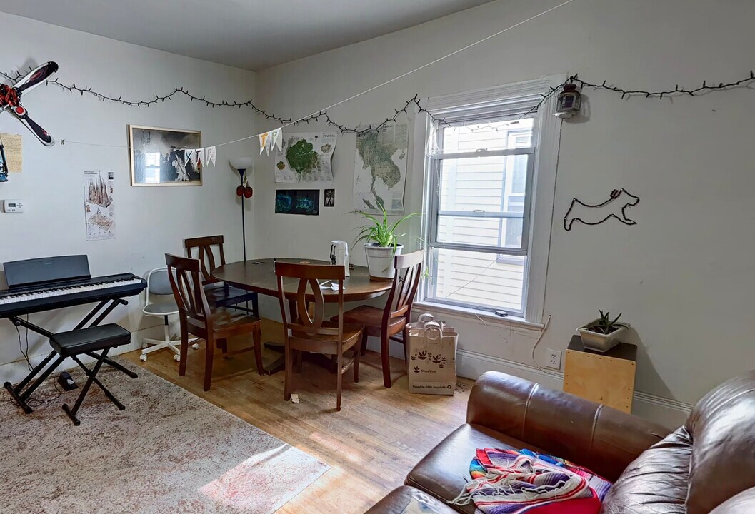 141 Brook St in Brookline, MA - Building Photo