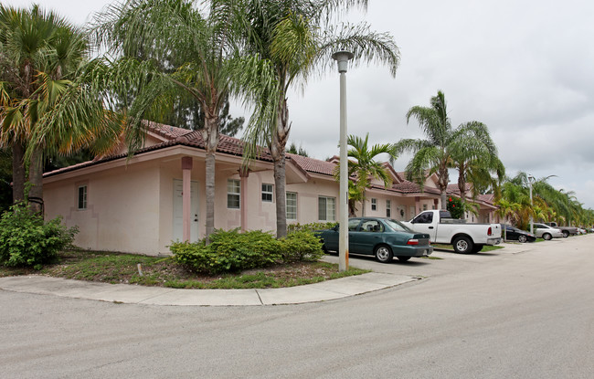 The Gardens at Stirling in Fort Lauderdale, FL - Foto de edificio - Building Photo