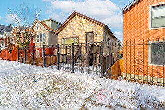 2226 W 24th St in Chicago, IL - Building Photo - Building Photo