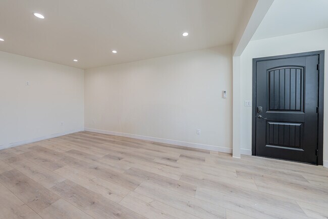 7719 Rhodes Ave in North Hollywood, CA - Building Photo - Building Photo