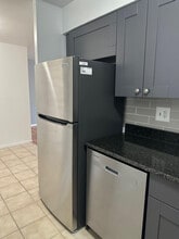 3825 N Pine Grove Ave, Unit STUDIO-319 in Chicago, IL - Building Photo - Building Photo