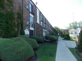 River&#39;s Landing Apartments in Elgin, IL - Building Photo - Building Photo