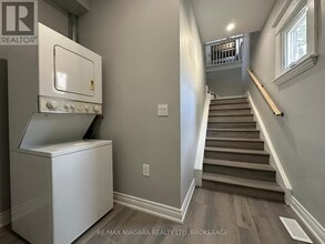 27 Water St in St Catharines, ON - Building Photo - Building Photo