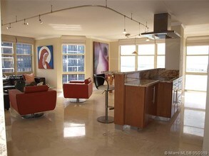 1901 Brickell Ave-Unit -B1714 in Miami, FL - Building Photo - Building Photo