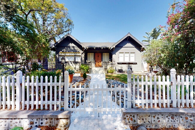 1845 Las Lunas St in Pasadena, CA - Building Photo - Building Photo