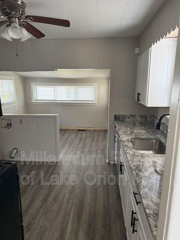 154 W Madge Ave in Hazel Park, MI - Building Photo - Building Photo