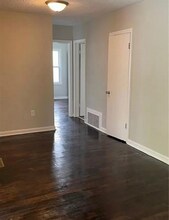 1027 Anderson St in Warrensburg, MO - Building Photo - Building Photo