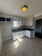 4464 Lee Heights Blvd in Warrensville Heights, OH - Foto de edificio - Building Photo