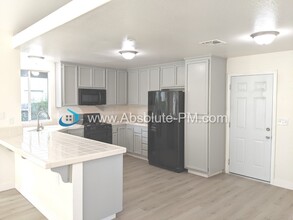 10 Fig Leaf Ct in Sacramento, CA - Building Photo - Building Photo