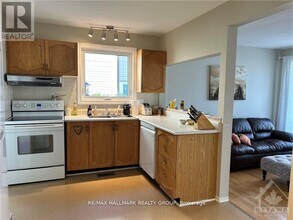 6417 Loire Dr in Ottawa, ON - Building Photo - Building Photo