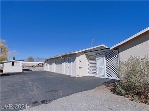 630 E Simkins Rd in Pahrump, NV - Foto de edificio - Building Photo