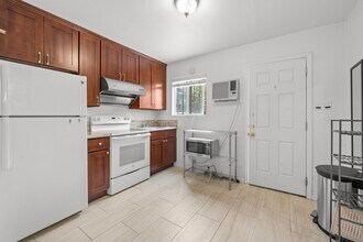 1259 W 35th St, Unit studio in Los Angeles, CA - Foto de edificio - Building Photo