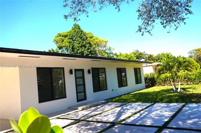 53 NW 68th St in Miami, FL - Foto de edificio - Building Photo