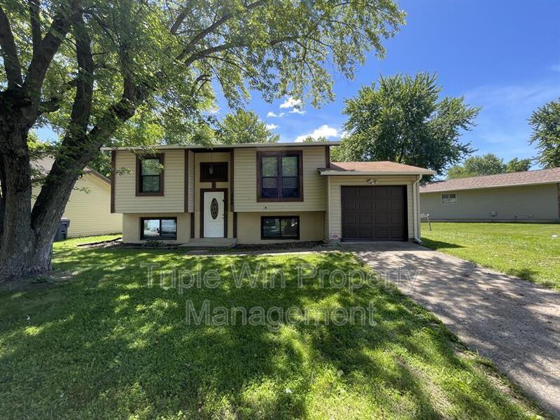 1464 Monopoly Dr in Florissant, MO - Building Photo
