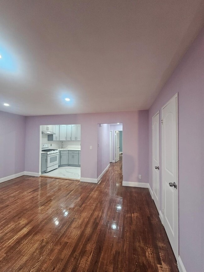 property at 918 E 107th St