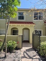 398 Lake Monterey Cir in Boynton Beach, FL - Building Photo