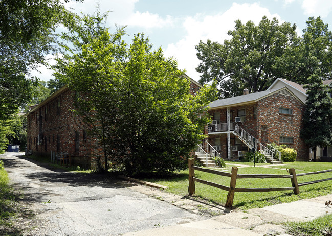 Idlewild Terrace in Memphis, TN - Building Photo - Building Photo