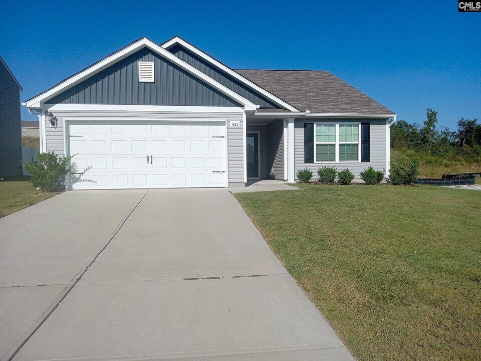 425 Misty Knl Dr in Elgin, SC - Building Photo