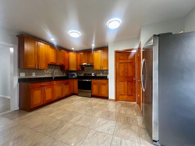 159 Mt Pleasant St in Norwich, CT - Building Photo - Building Photo