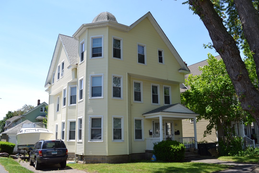 73-75 Fairlawn Avenue in Bridgeport, CT - Building Photo