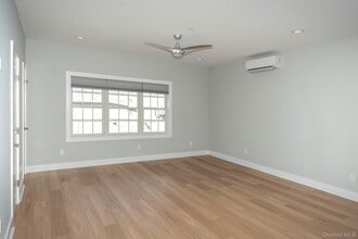 1 Wallace Ct in Valley Stream, NY - Building Photo - Building Photo