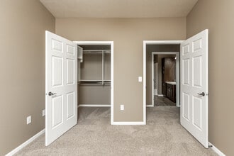 MacArthur Square Apartments in Sioux Falls, SD - Foto de edificio - Interior Photo
