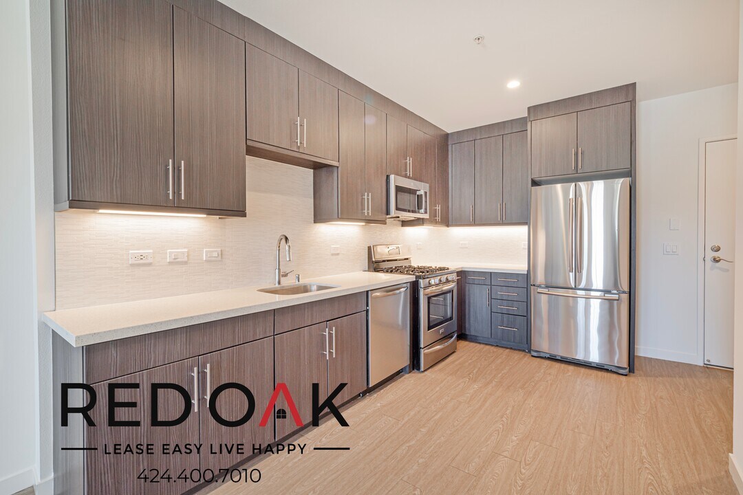 11405 Chandler Blvd in Los Angeles, CA - Building Photo