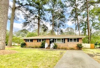 5601 Sedgemoor Rd in Virginia Beach, VA - Building Photo - Building Photo