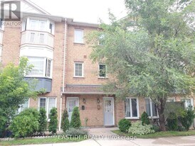 151 Townsgate Dr in Toronto, ON - Building Photo