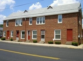 11 Main St in Lucas, OH - Building Photo