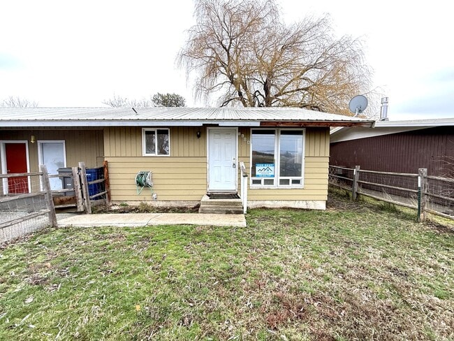 property at 1608-1610 N Brooklane St